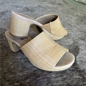 Anne Klein woven platform sandal size 9.5
